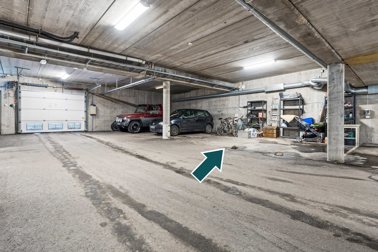 Felles garasjekjeller hvor leiligheten har to plasser. Mulighet for å montere el-bil lader. Galleribilde