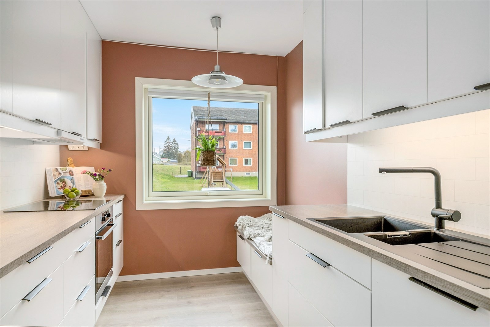 Delikat kjøkken fra Norema som er pusset opp i 2022 Galleribilde