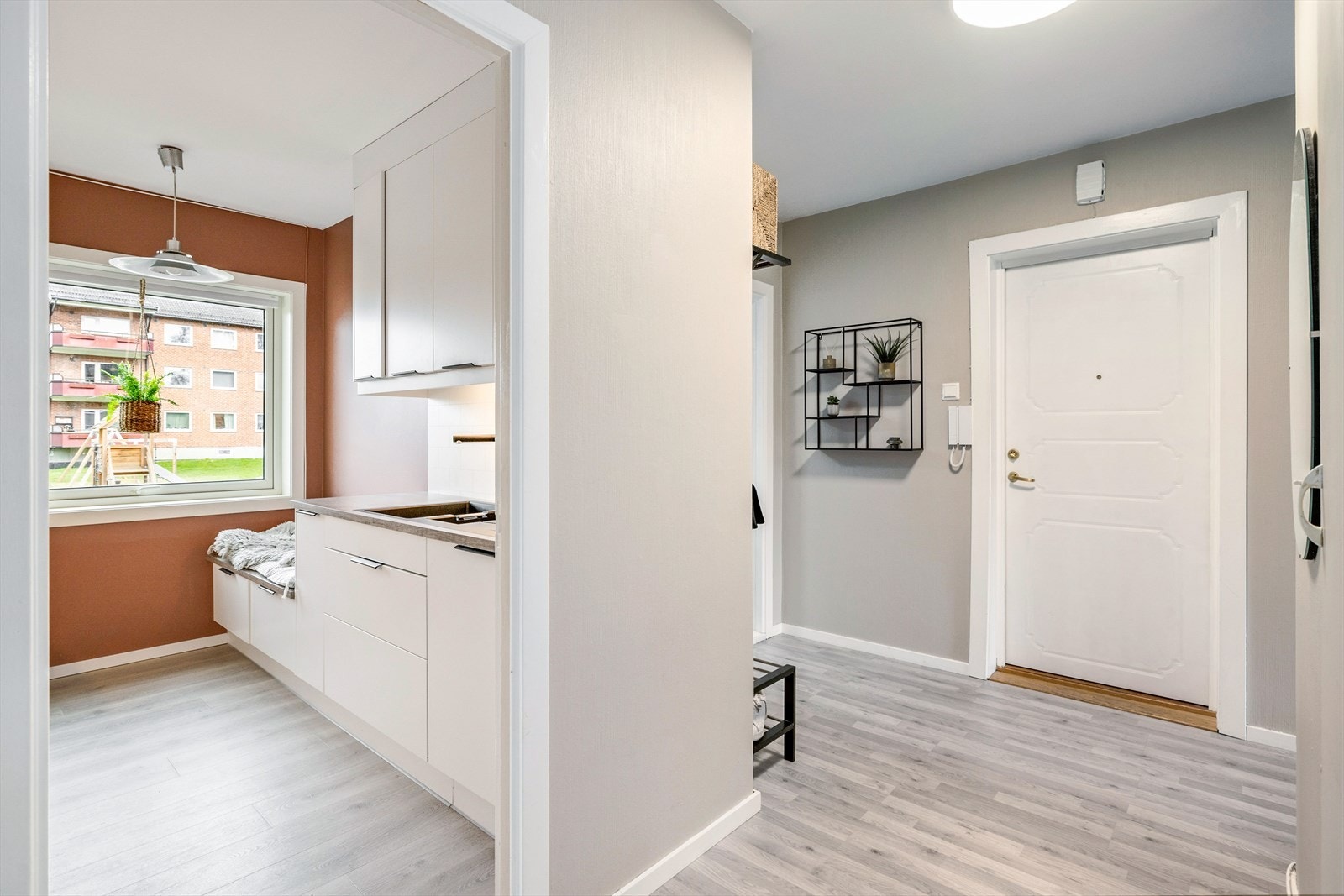 Entré med god plass til sko og yttertøy Galleribilde