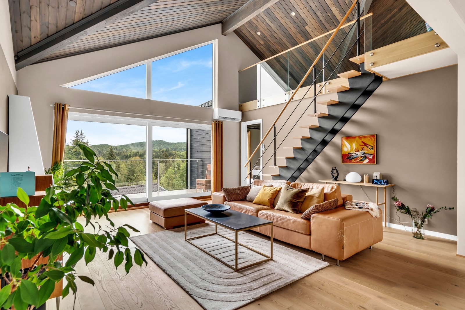 Den langstrakte, naturskjønne utsikten blir som et vakkert, levende bilde i stuen. Galleribilde