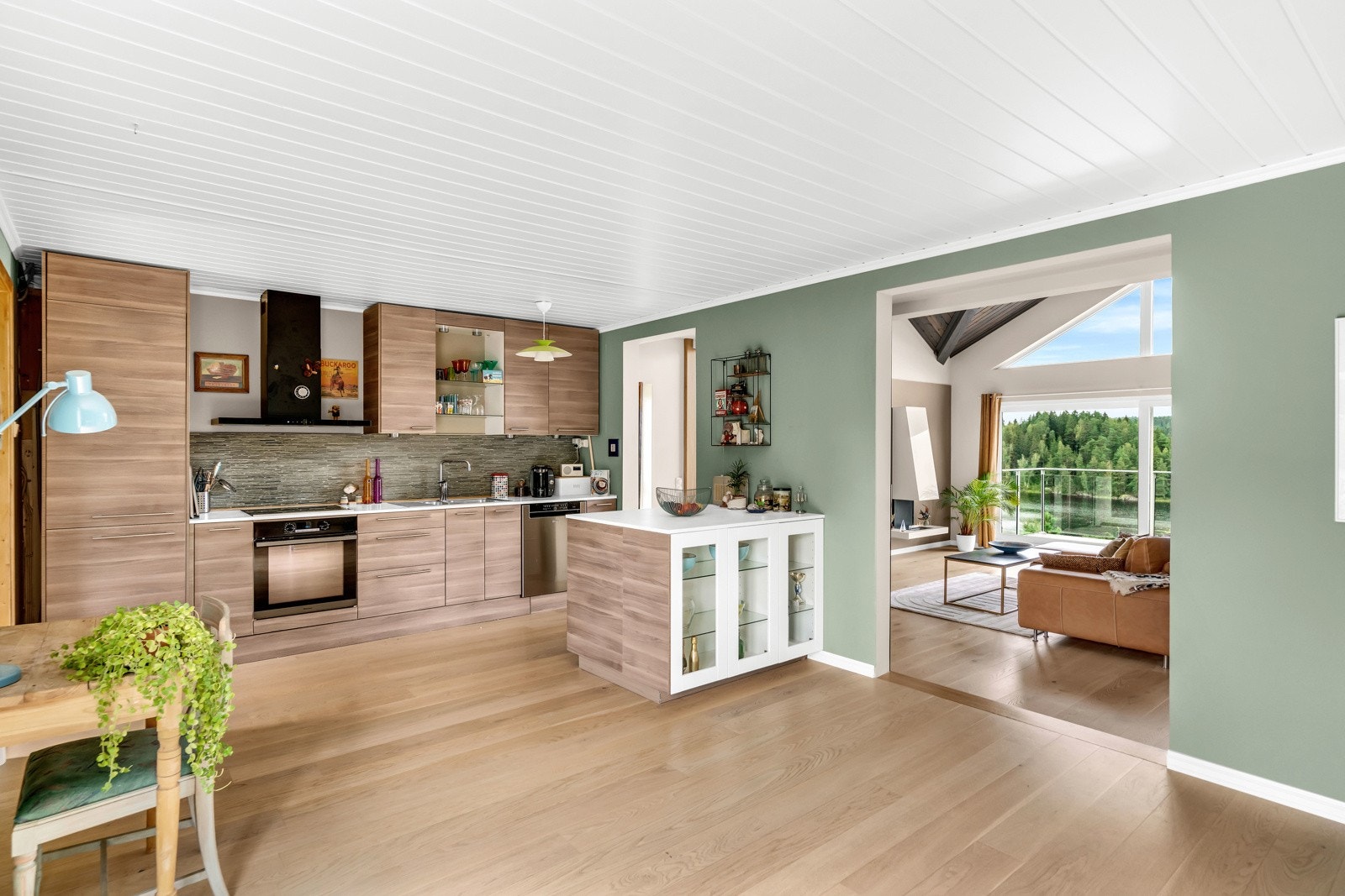 Kjøkkenøya på kjøkkenet ble satt inn i 2020. Galleribilde