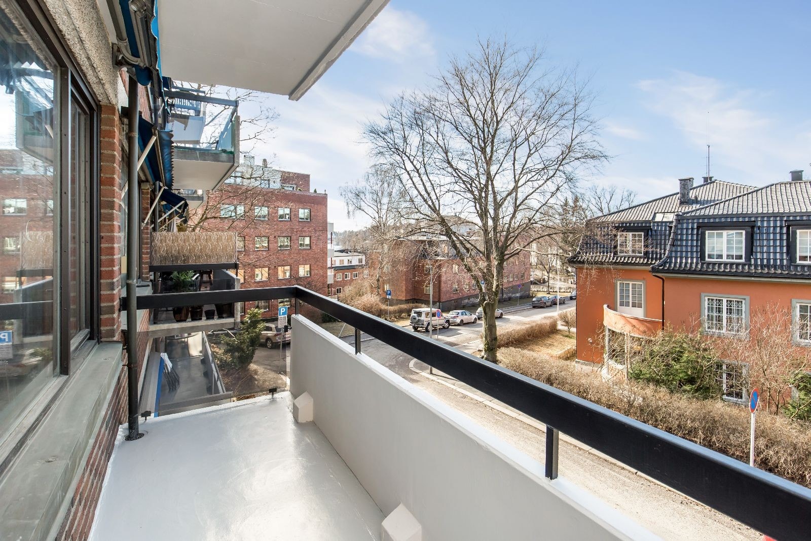 Hyggelig balkong med gode solforhold Galleribilde