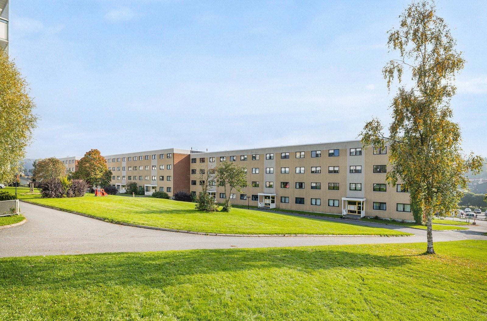 Leiligheten har en attraktiv og tilbaketrukken beliggenhet på Finstadjordet i Lørenskog kommune som kan nytes av store som små. Galleribilde