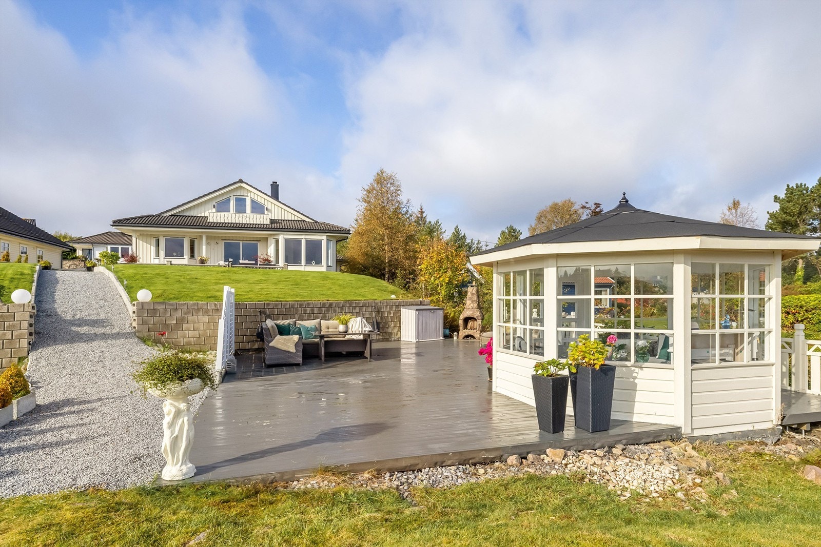 Eiendomsmegler Krogsveen ved Christer og Mayar inviterer deg til visning på denne nydelige beliggenheten av et hus Galleribilde