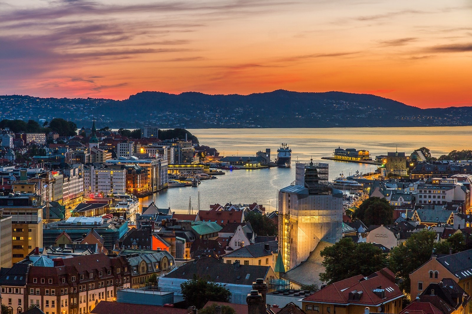 - Fra leiligheten er det enkel tilkomst til flotte turmuligheter i fjellene - Galleribilde