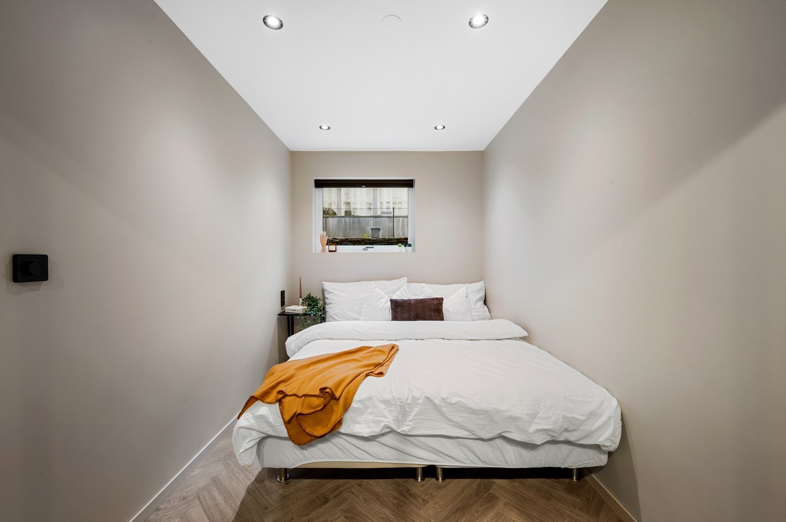 - God plass til dobbeltseng samt øvrig ønsket møblement - Galleribilde