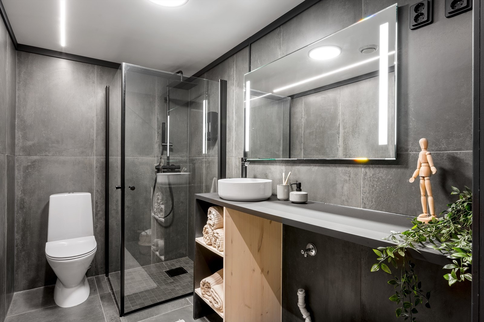 - Et svært gjennomført baderom med gjennomgående like detaljer og lekre løsninger - Galleribilde