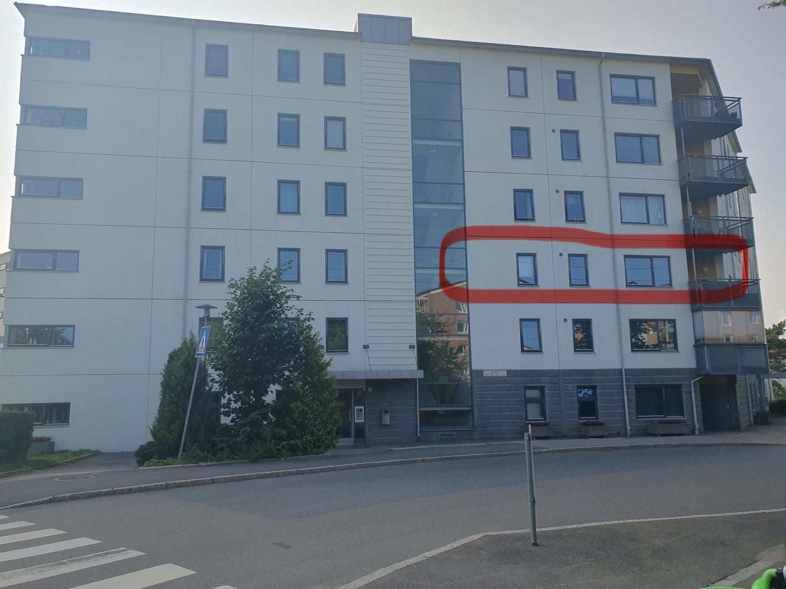 Leiligheten ligger i byggets 3. etasje. Galleribilde