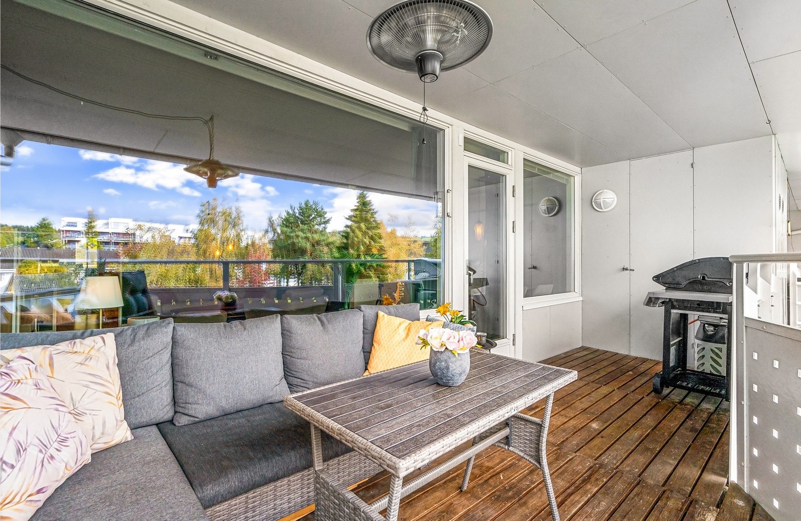 Fra stuen er det utgang til en herlig balkong. Galleribilde