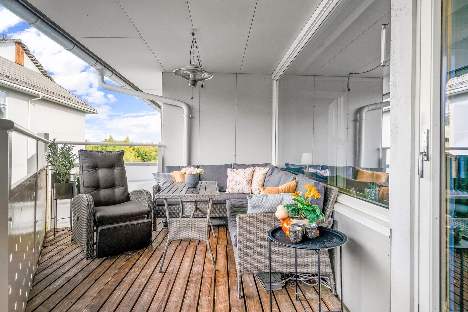 Leiligheten har en attraktiv beliggenhet i 3. etasje i et rolig og familievennlig boligområde. Galleribilde