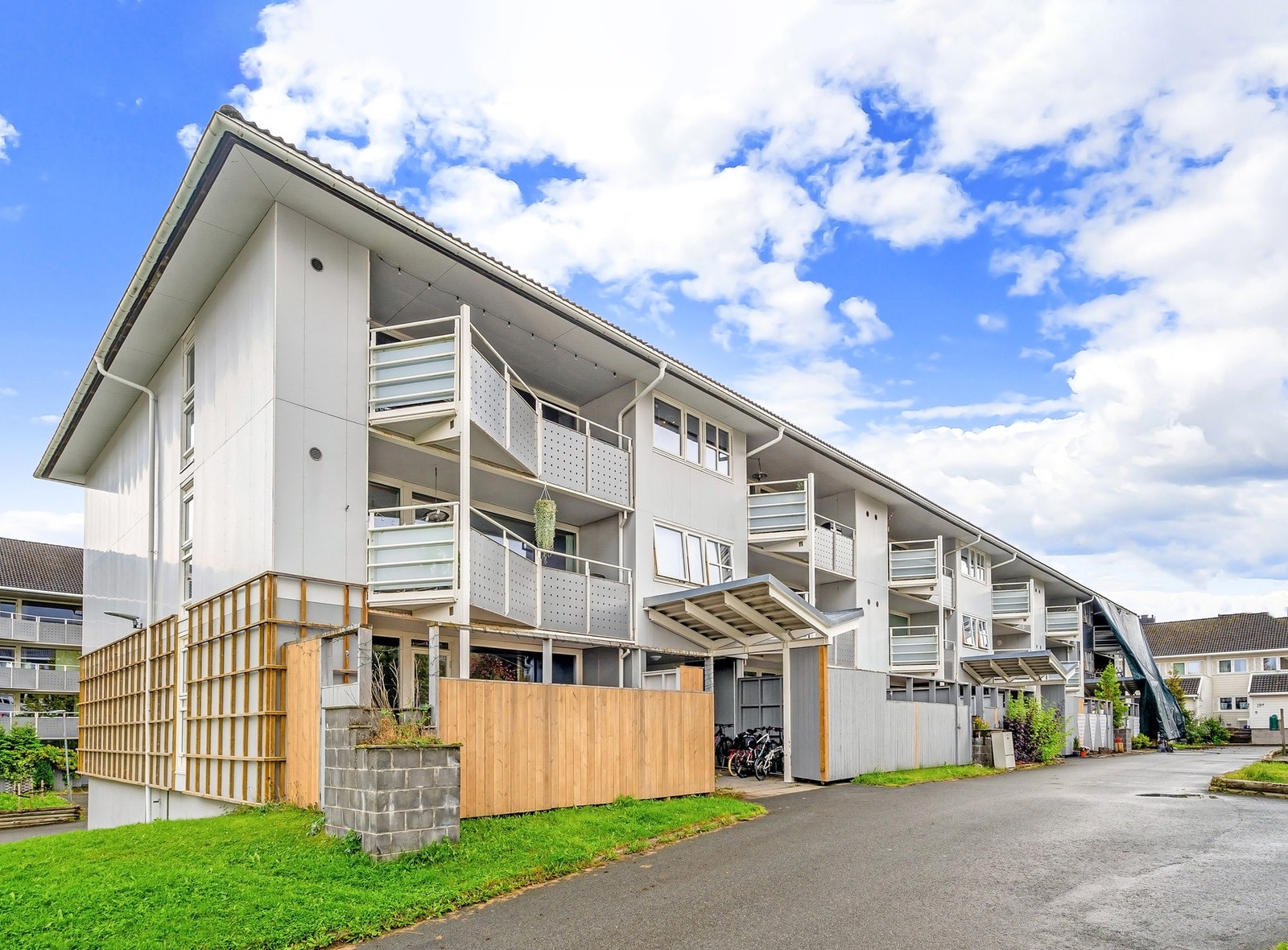 Fra leiligheten er det gangavstand til barnehage, skole, dagligvare og det man ellers behøver i hverdagen. Galleribilde