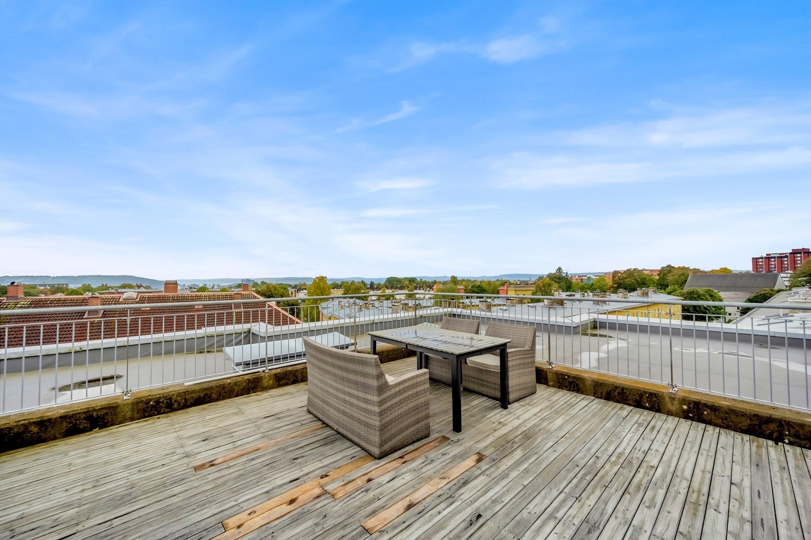 Flott felles takterrasse med nydelig utsikt og badstue Galleribilde