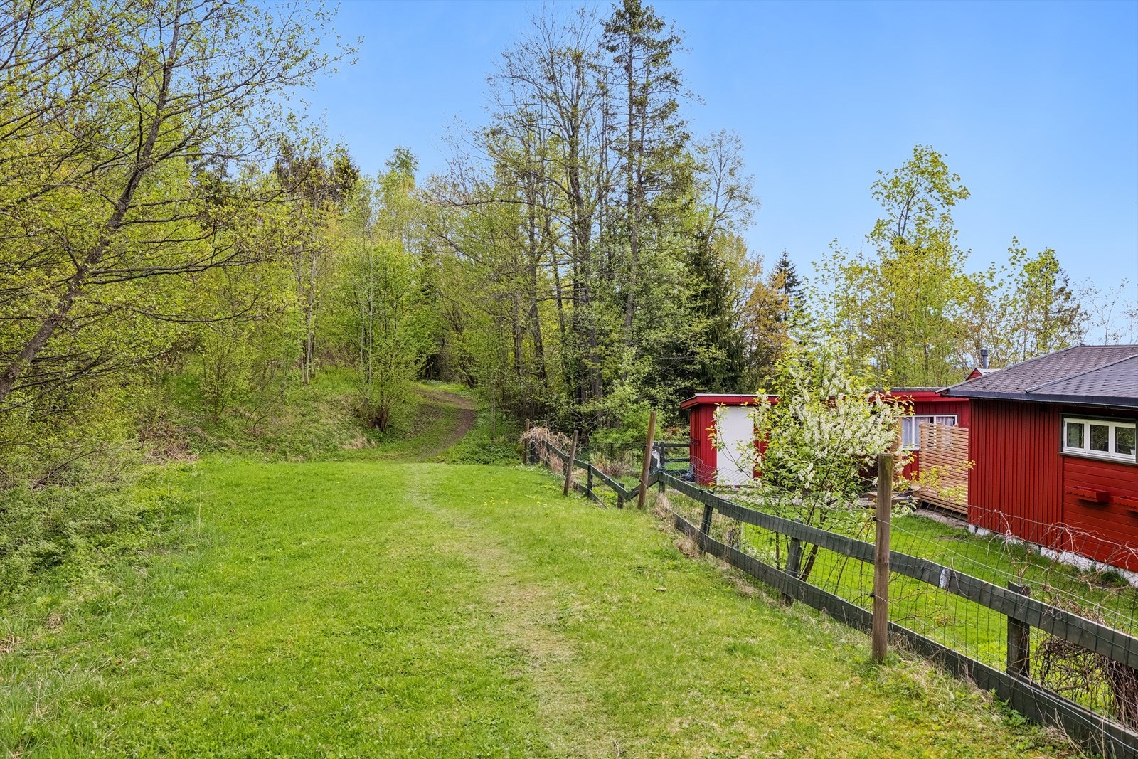 Fra eiendommen er det gode muligheter for tur og rekreasjon aktiviteter Galleribilde