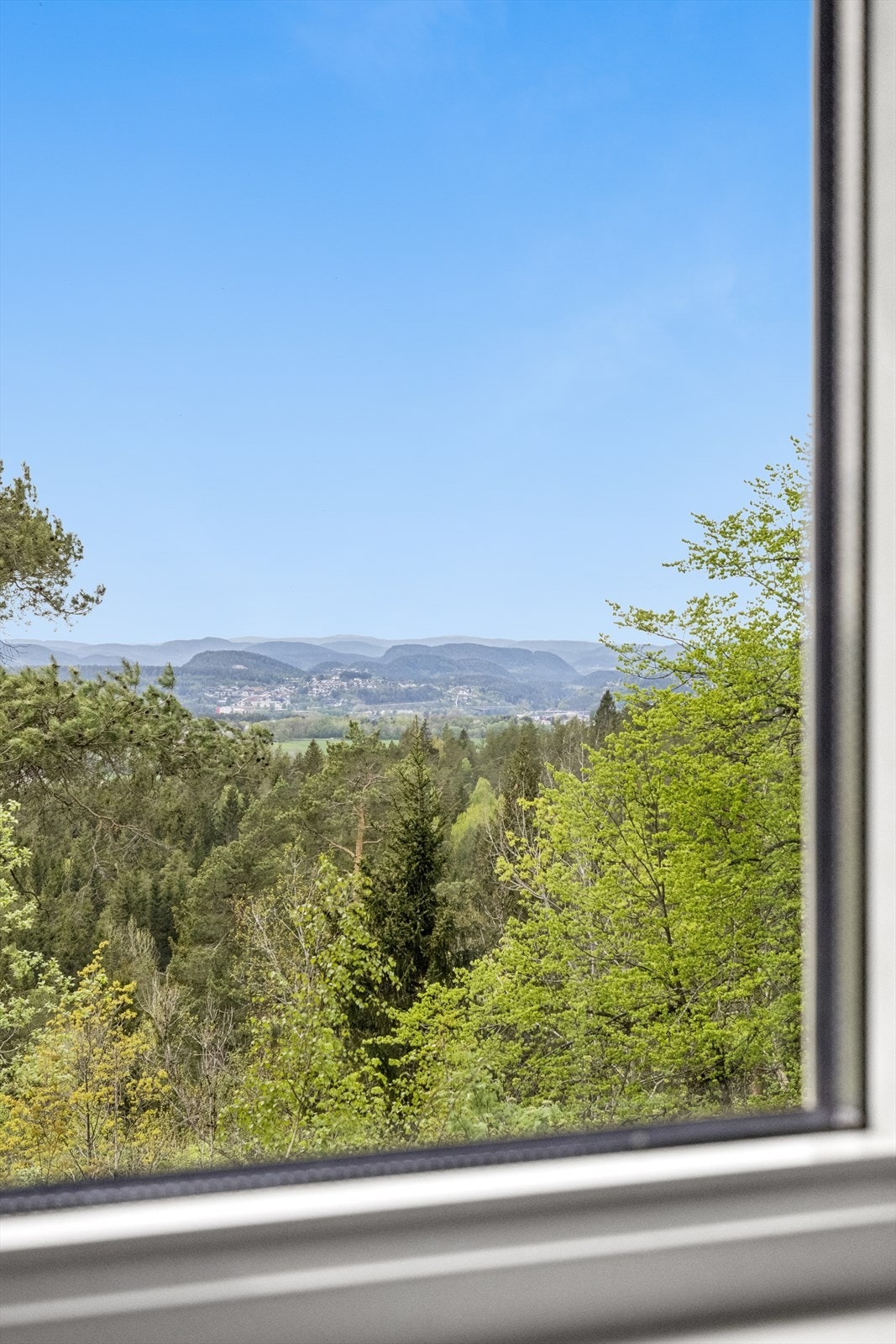 Fra vinduene har du en usjenert utsikt over store områder Galleribilde