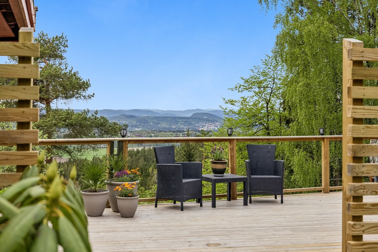 Utsikt fra terrassen - et perfekt sted å nyte solnedgangen. Galleribilde