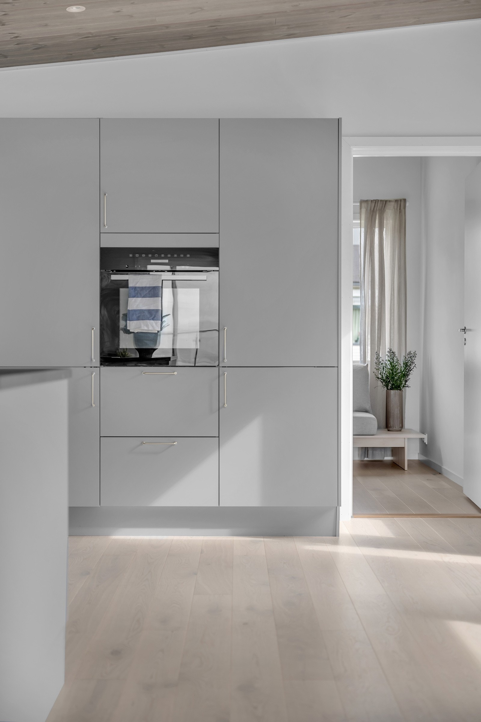 Bak kjøkkenet er det nok et stort rom Galleribilde