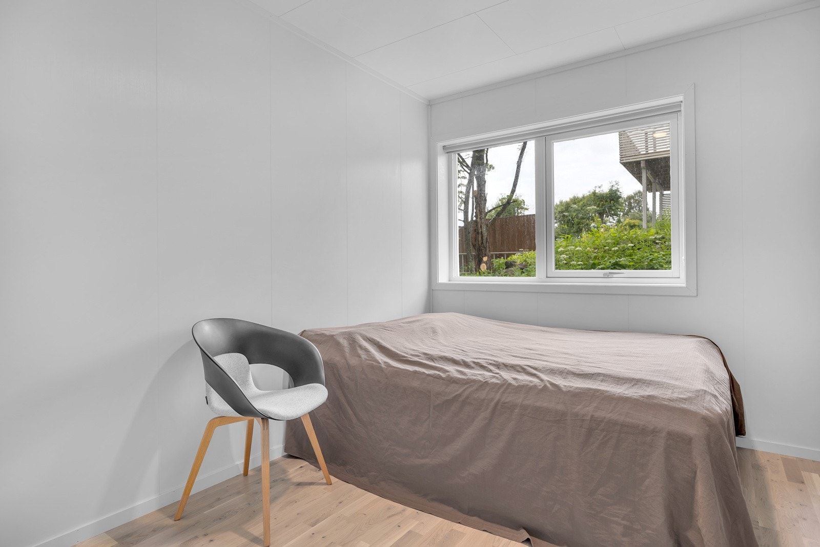 Leiligheten har et romslig soverom på 10.5m2 Galleribilde