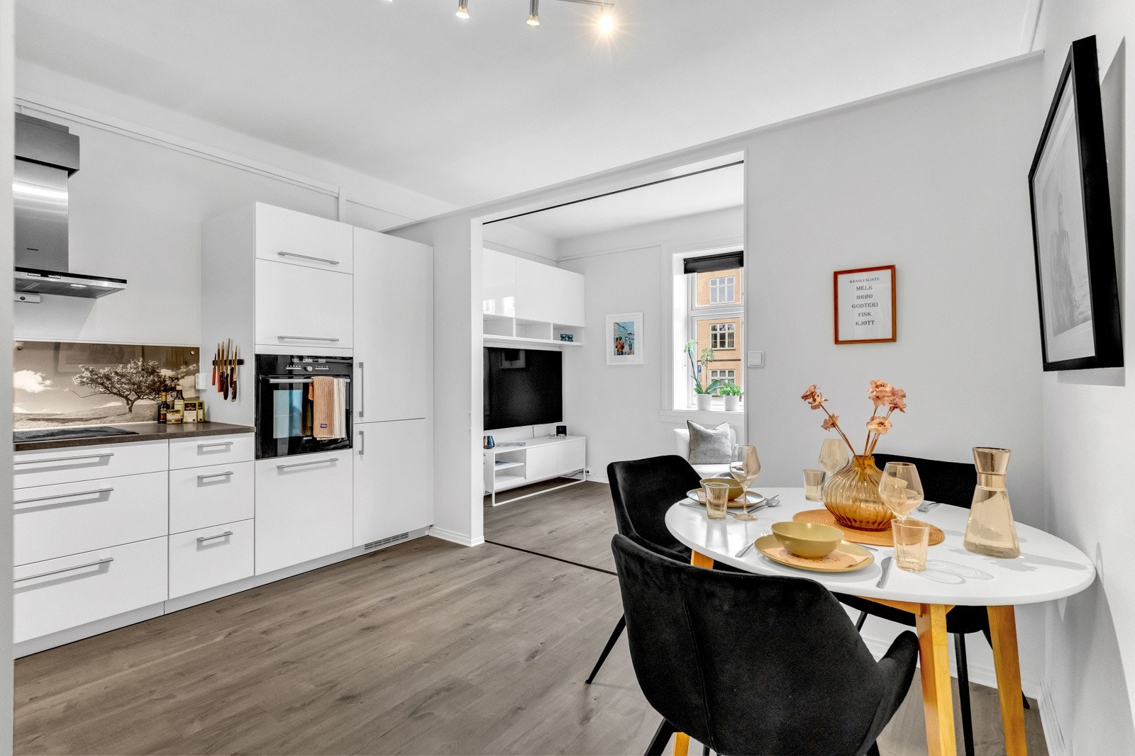 I første etasje er det bla. en romslig spisestue. Galleribilde