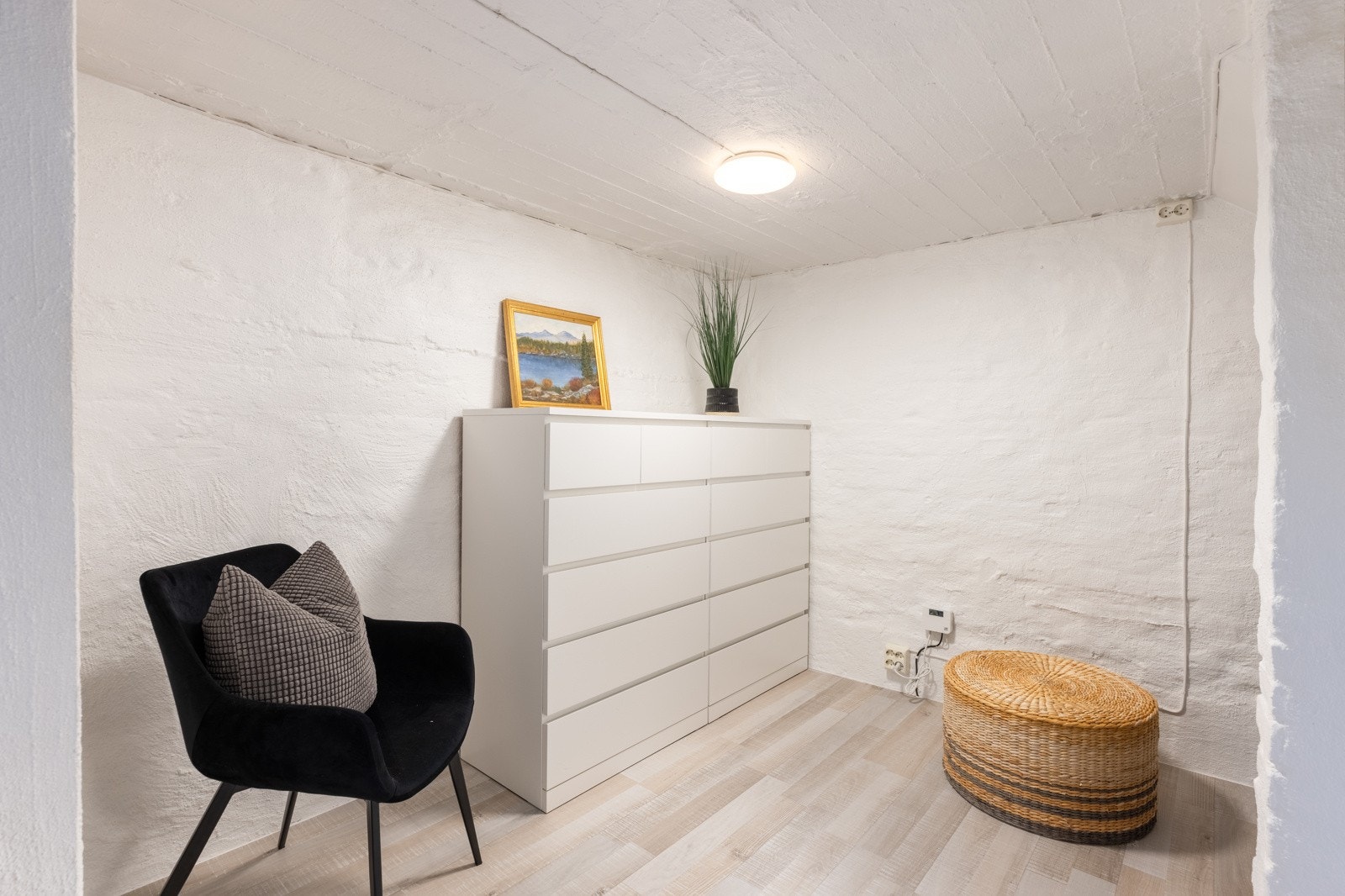 Boden i kjelleren har god plass til oppbevaring. Galleribilde