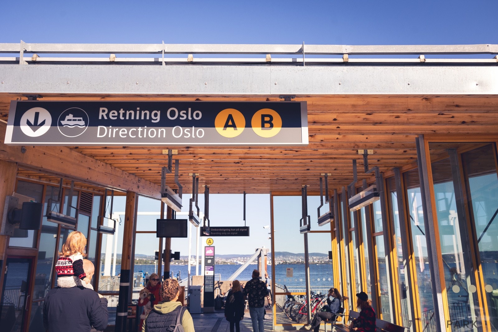 Kort vei til buss som korresponderer med båt fra Nesoddtangen Brygge til Aker Brygge og Lysaker. Galleribilde
