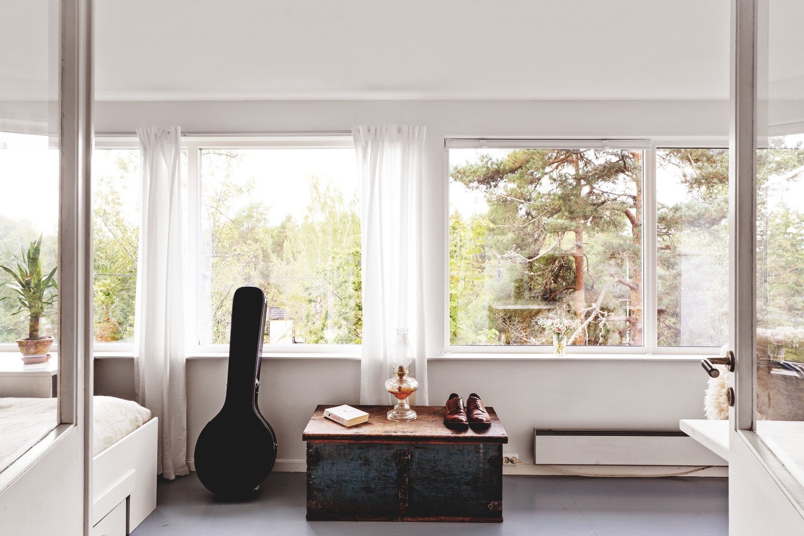 Fra stuen og inn mot et av soverommene. Galleribilde