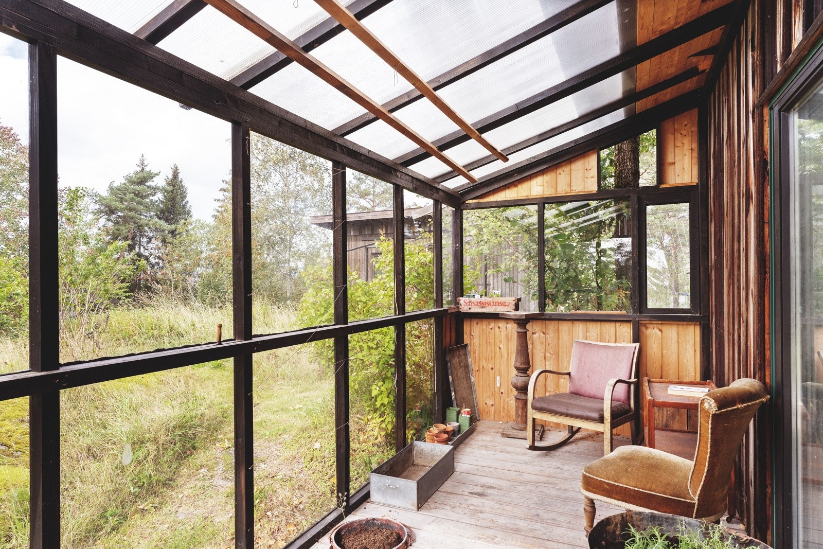 Innglasset balkong utenfor verkstedet Galleribilde