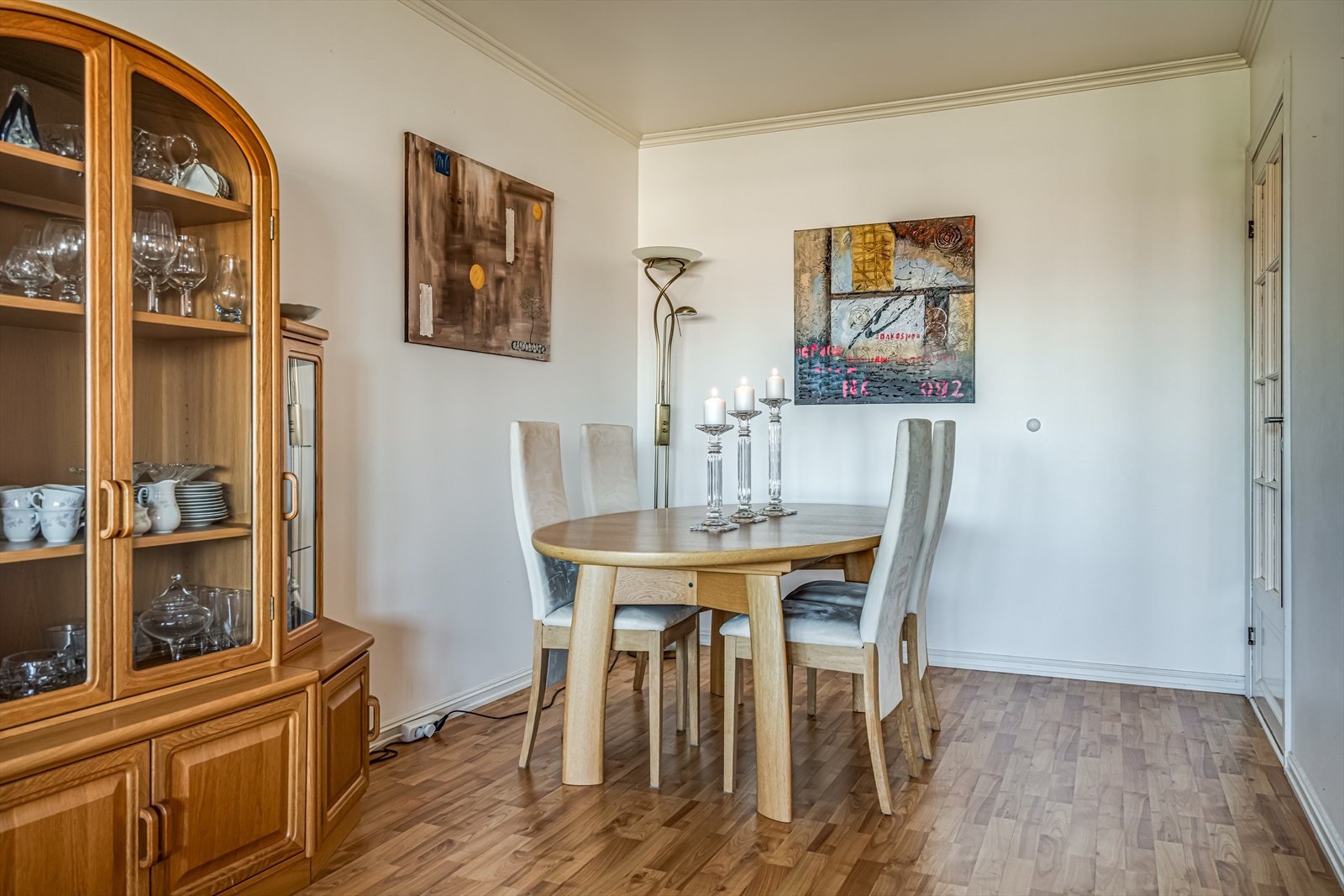 God plass til spisegruppe Galleribilde
