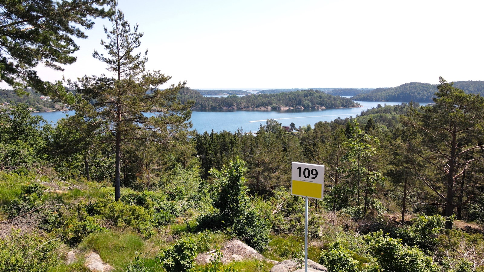 Tomtene på Sørlandsleia er inndelt i priskategorier representert ved hver sin farge. For å se hva hyttene koster på hver fargekategori, se prospekt eller hjemmeside. Galleribilde