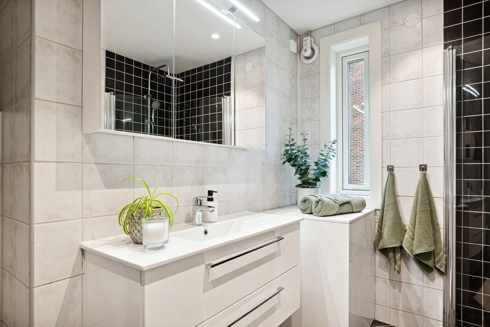 Badet ble oppgradert i 2006 med bl.a. flis og varmekabler i gulv. Galleribilde