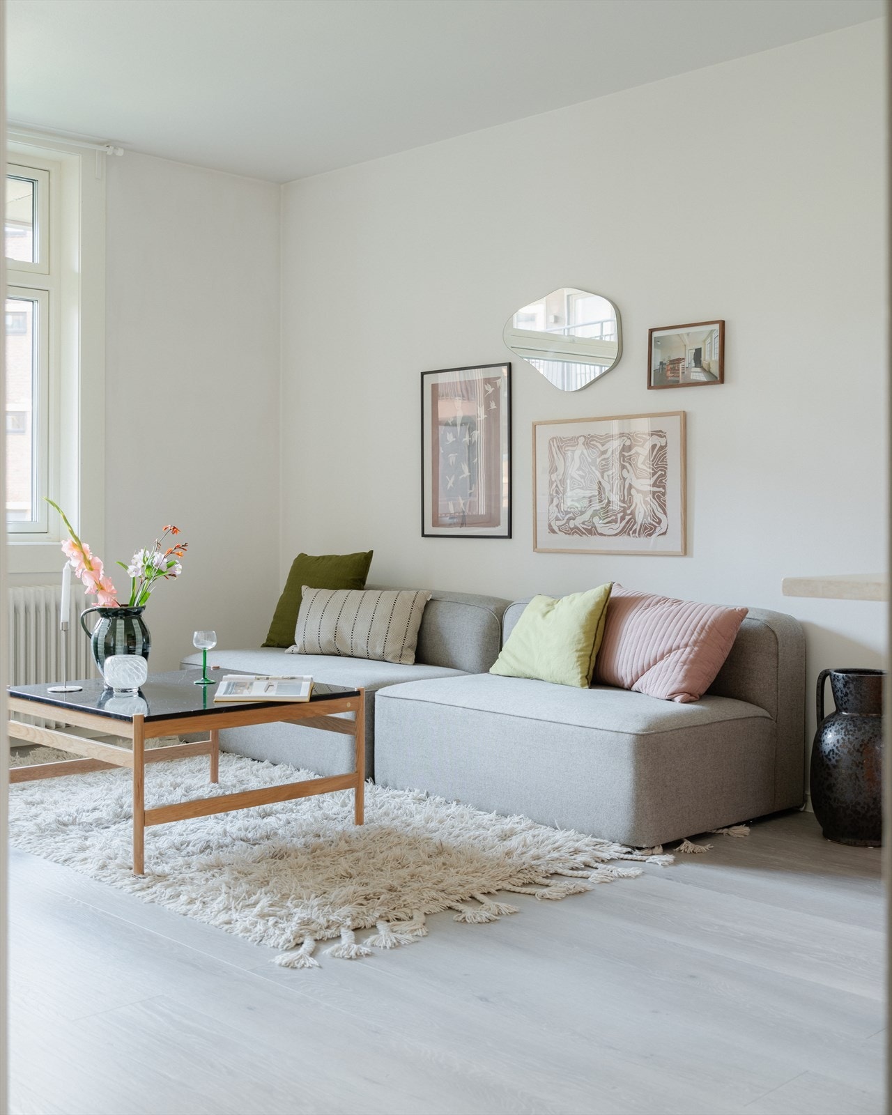 En lys og delikat leilighet med attraktiv beliggenhet på Rodeløkka. Galleribilde