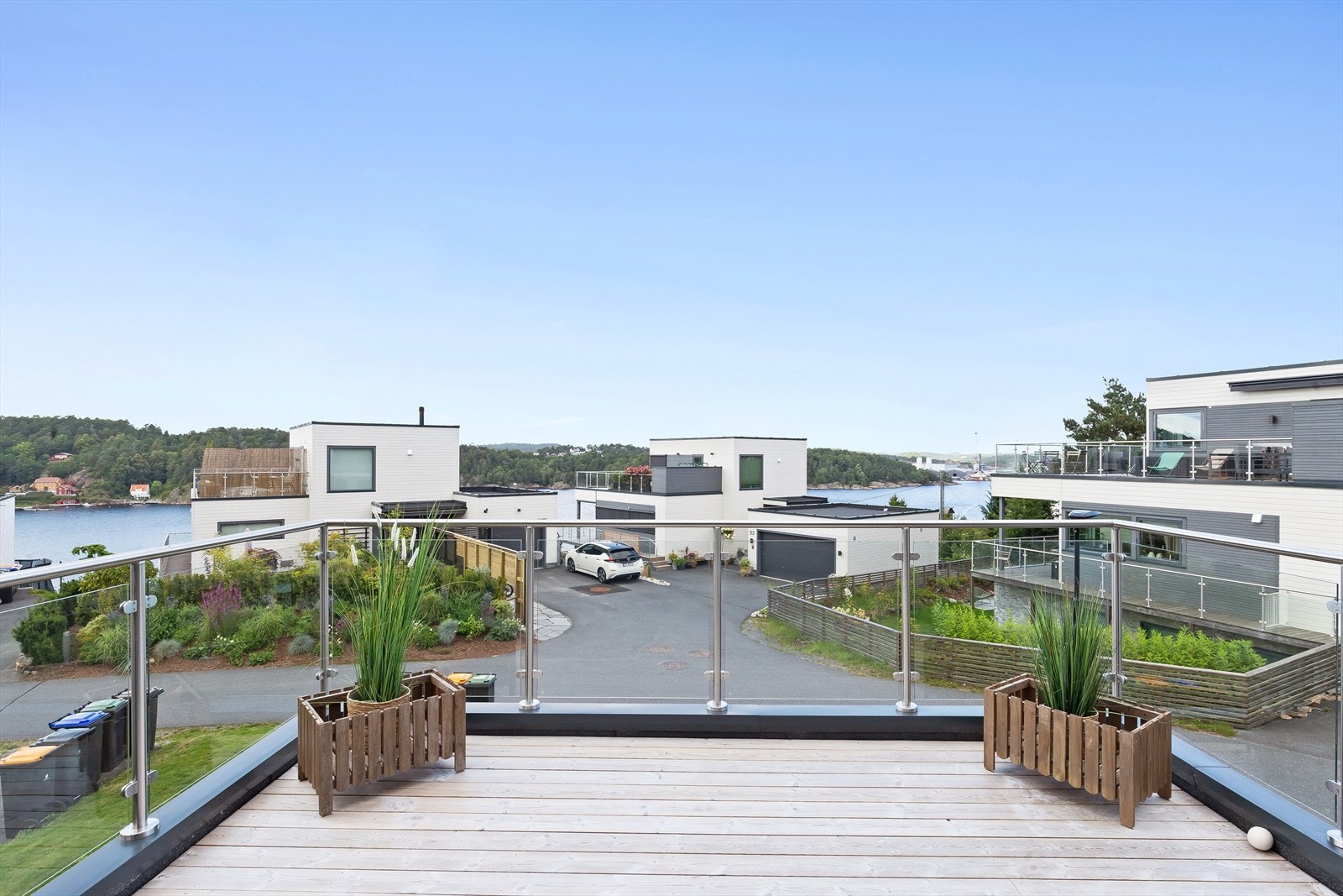 Sjønær beliggenhet med kort vei til strand og bademuligheter Galleribilde