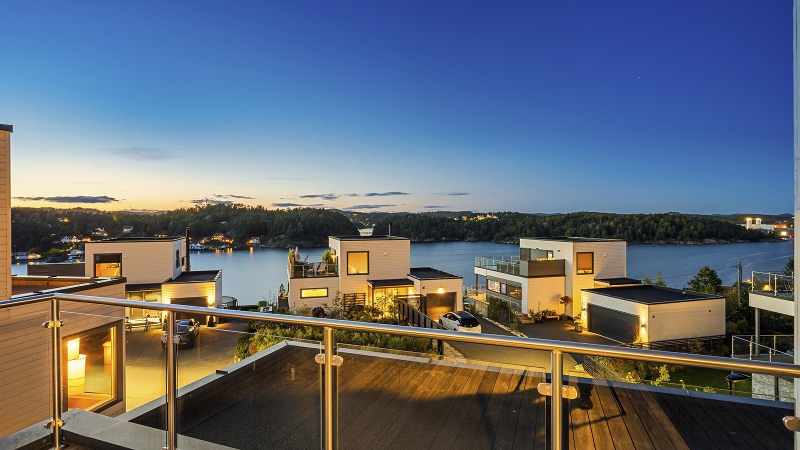 På takterrassen er det dag- og kveldsol og god plass til møblement Galleribilde