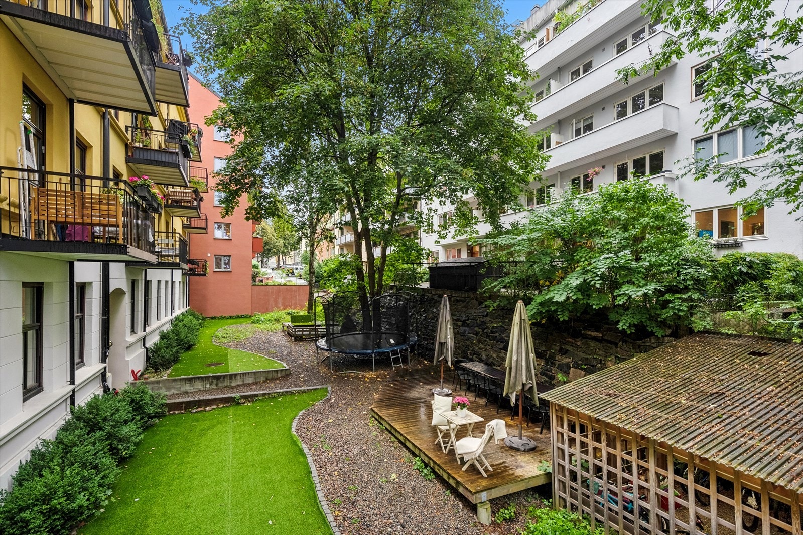 Her kan beboere nyte lange dager med venner og familie Galleribilde