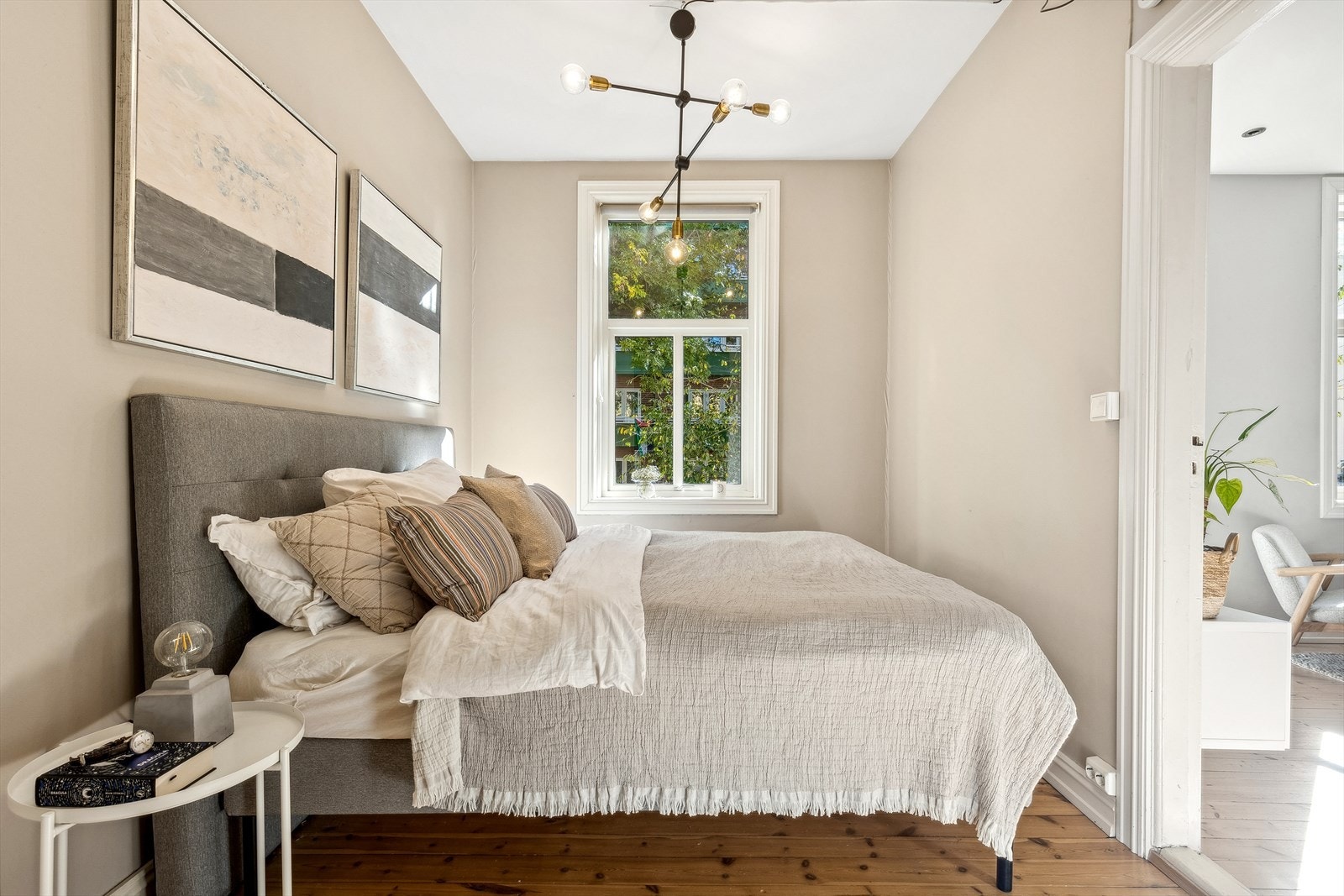 Leiligheten har to romslige soverom som gir fleksibilitet og komfort for familien. Galleribilde