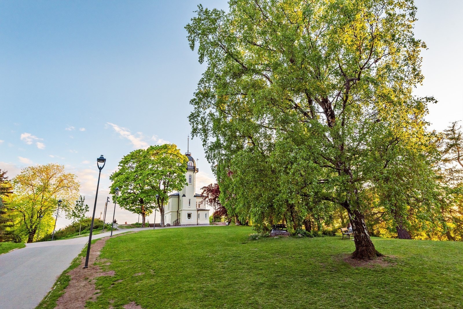 Solrike sommerdager er herlige i parken på St. Hanshaugen, Stensparken og Slottsparken. Galleribilde
