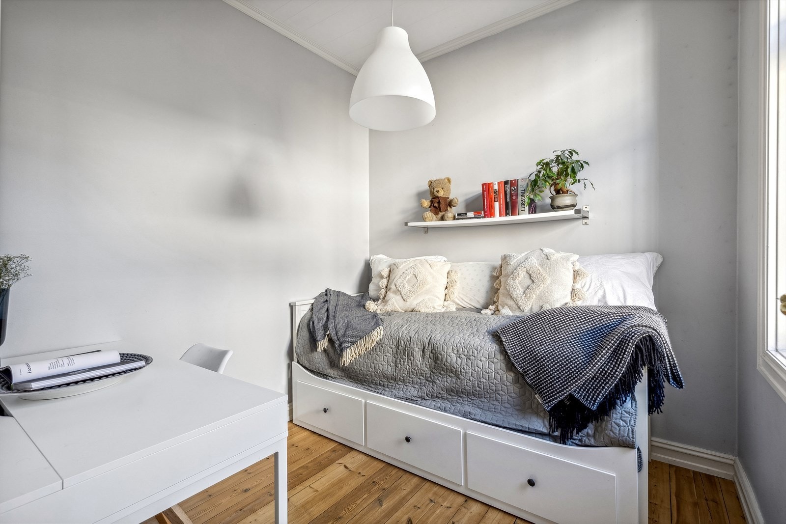 Leilighetens andre soverom er av god størrelse, her kan du enkelt innrede etter eget ønske Galleribilde