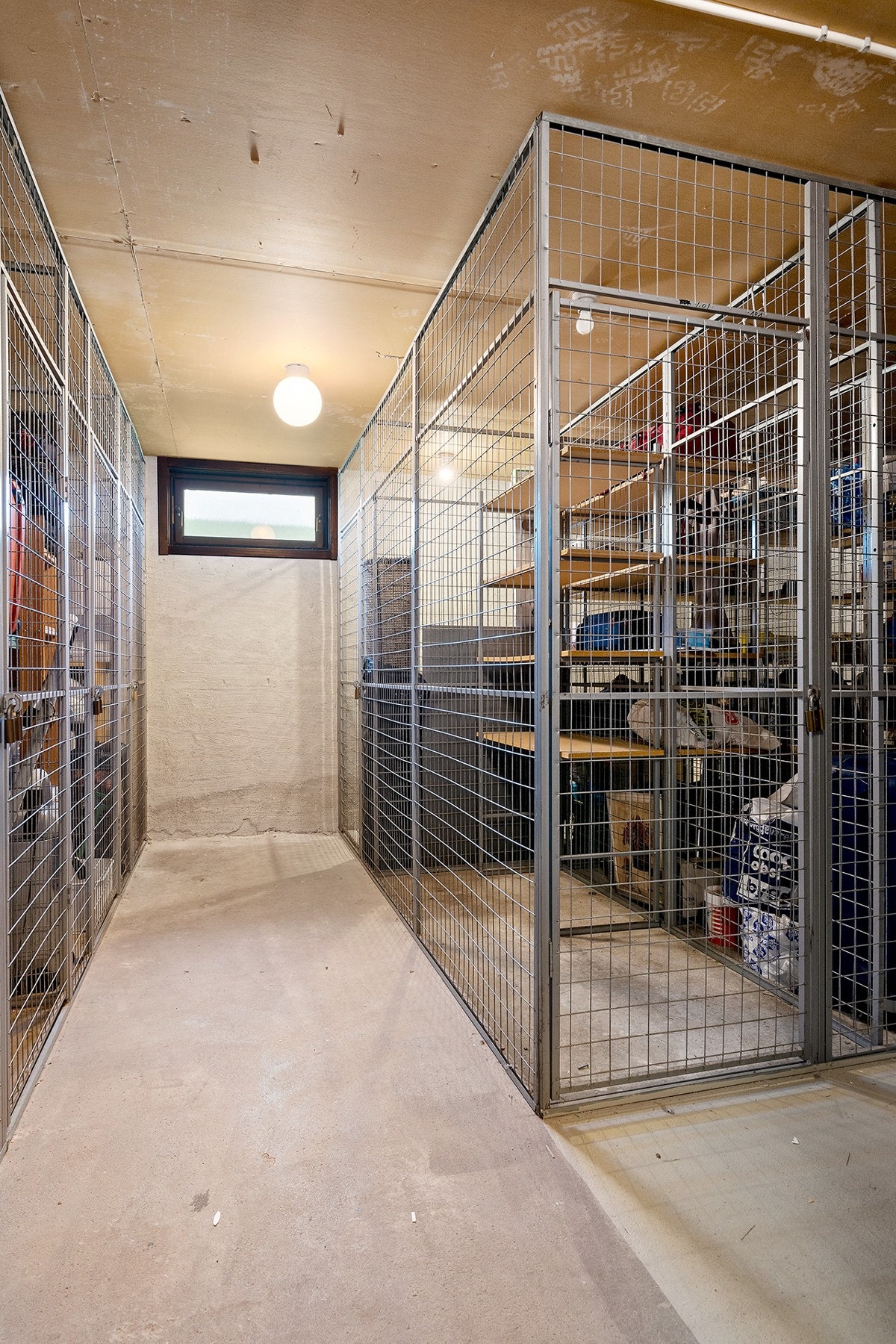 I tillegg til innvendig bod disponerer også leiligheten 3 boder i kjelleren, disse har et samlet areal på 6 kvm. Galleribilde