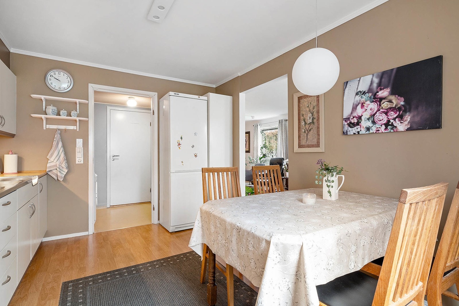 Fra kjøkkenet er det også tilkomst til vaskerommet. Galleribilde