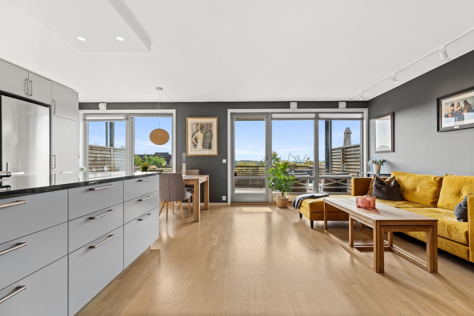 Hyggelig stue med plass til hele familien Galleribilde