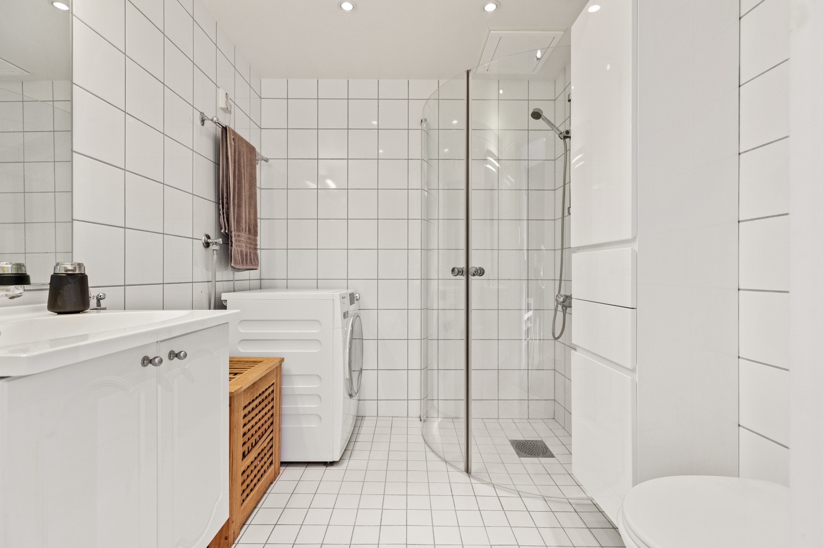 Romslig bad i 1. etg med gulvvarme. Galleribilde