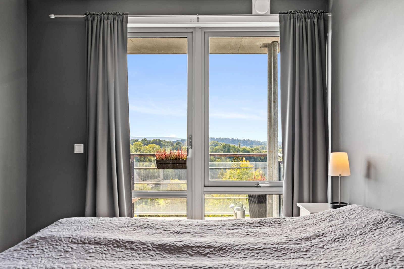 Hovedsoverom med utgang til hyggelig balkong Galleribilde