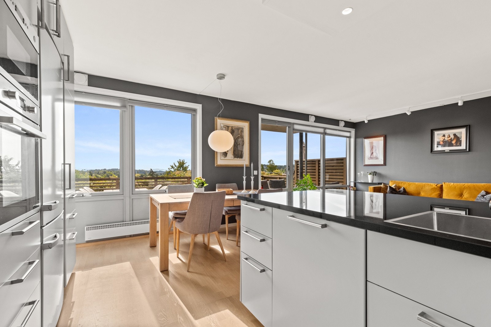 Sett mot spisestue Galleribilde