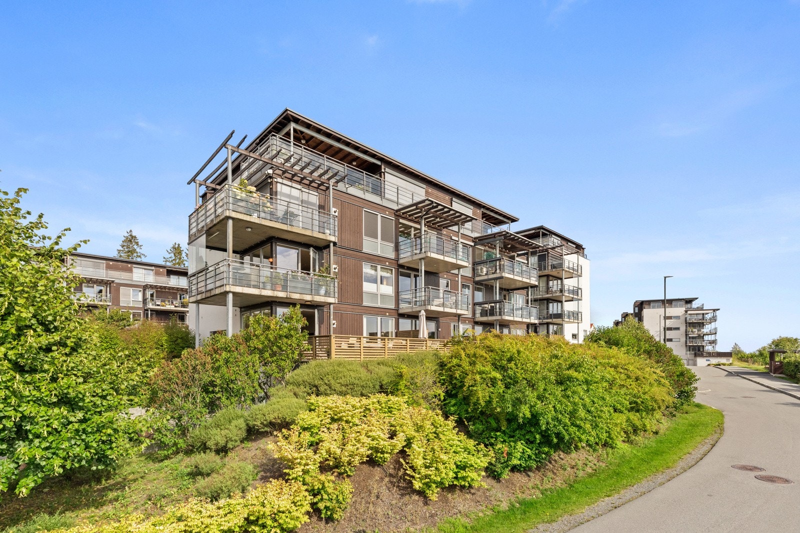 Velkommen til Åstadryggen 8, presentert av eiendomsmegler Edvard Chapsang ved EIE eiendomsmegling avdeling Sandvika Galleribilde