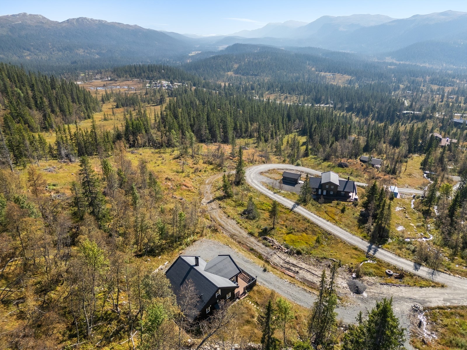 Hytta ligger i øverste rekke i hytteområdet Galleribilde