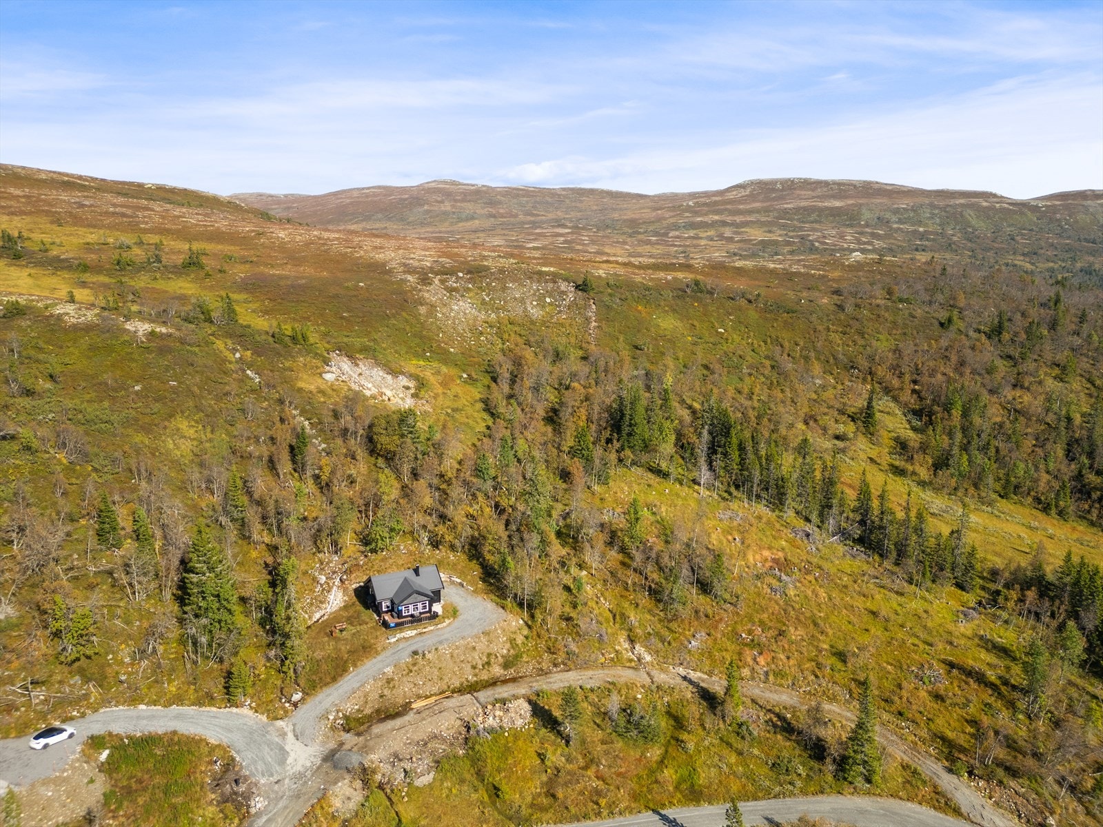 Mange turmuligheter i nærområdet. Skirveggen 1381 moh, Eidsfjell, Skirvsjøen og Lufsjå. Galleribilde