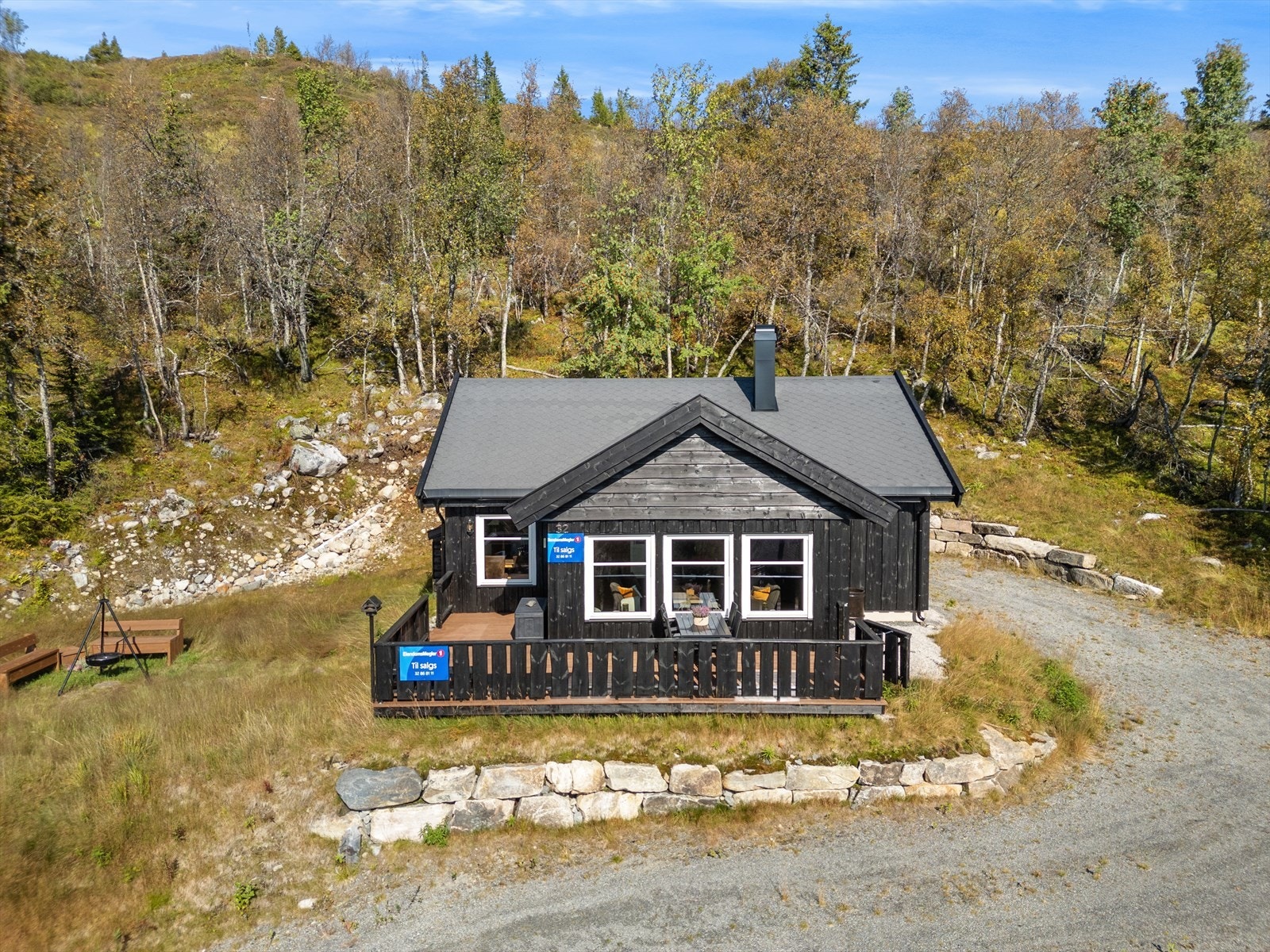 Fin familiehytte rett under tregrensa Galleribilde