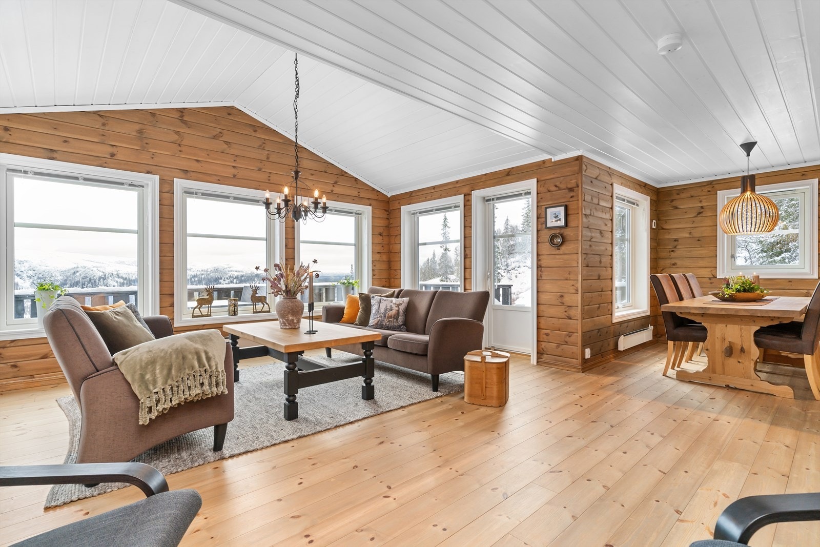 Åpen og romslig stue storslått utsikt Galleribilde