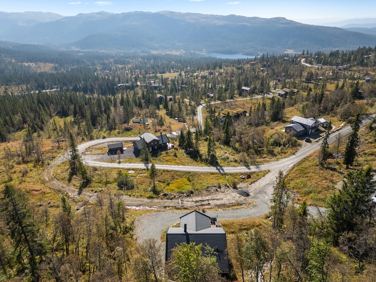 God plass mellom hyttene i området. Galleribilde