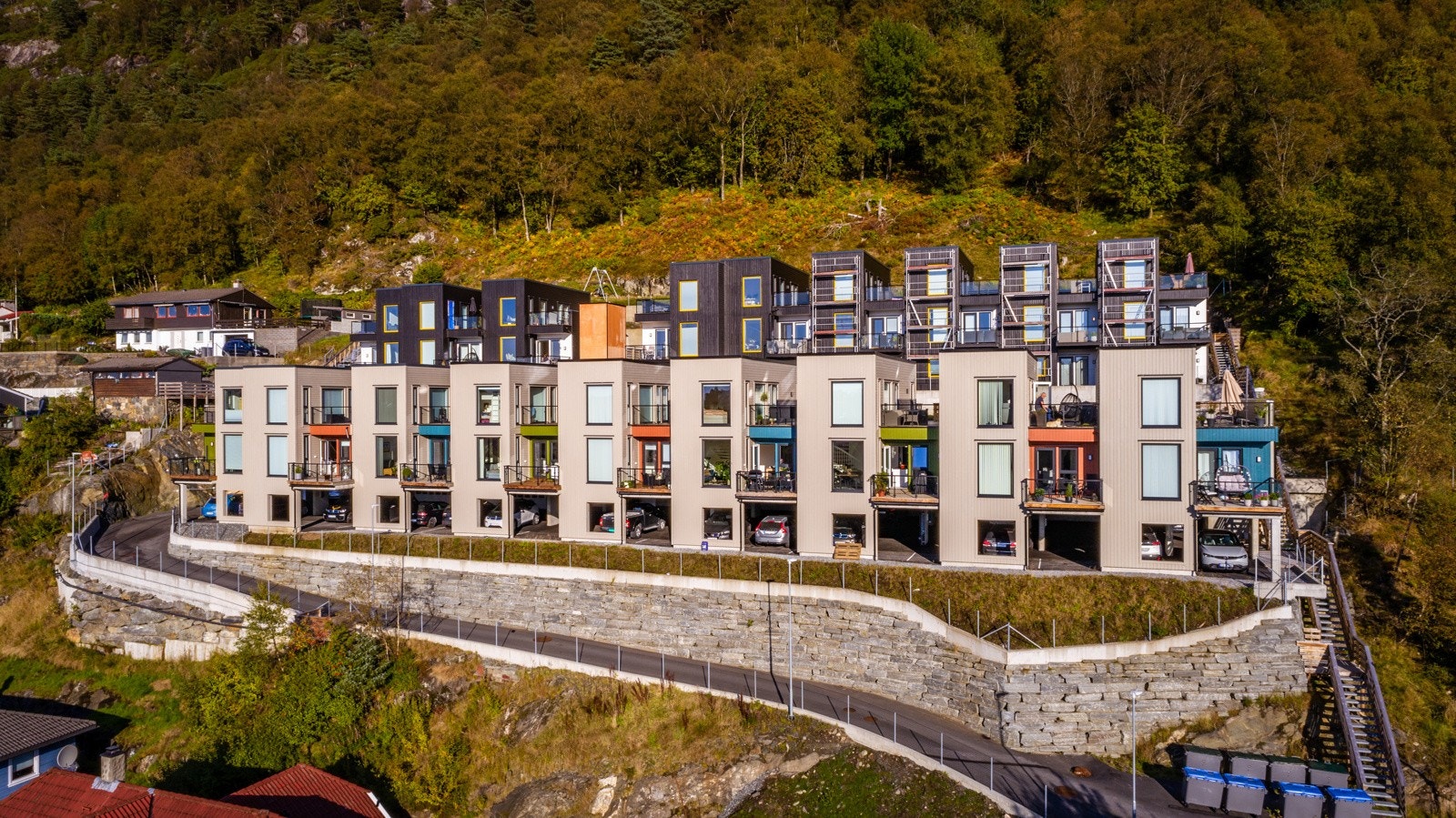 Nydelig beliggenhet med kort avstand til Lyderhorn. Galleribilde