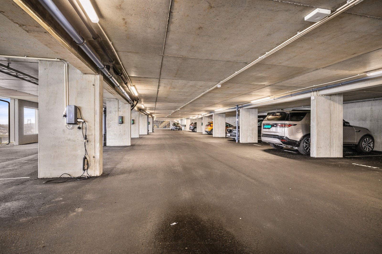 Boligen har fast parkering i garasje. Galleribilde